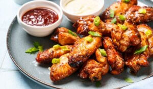 Chicken Wings in Bbq Sauce Grilled .