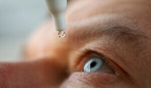 Man drops eye drops install lenses, moisturizing