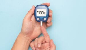 What causes early-morning surges in blood glucose