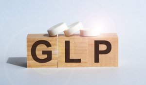 How do GLP-1s affect the eyes